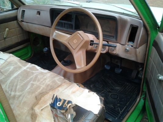 ISUZU KB 2200 Diesel รถบ้านสีเขียวๆบางๆสภาพดีพร้อมใช้งาน เจ้าของใช้รักษา เครื่องแน่นดีประหยัดมาก ภายในเก๋งคอนโซลอยู่ครบ ด้านหลังกระบะมีผุบ้างเล็กน้อย ช่วงล่างคัชซีไม่ผุ ยางสภาพดีพร้อมบรรทุกพร้อมใช้งานได้เลย เอกสารเล่มทะเบียนชุดโอนครบพร้อมโยนเล่ม ราคาต่อรอ