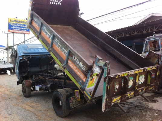 ขายรถบรรทุก 6 ดั้ม ยี่ห้อ ISUZU รุ่น NPR เครื่อง 4BD1 115 แรงม้า รถเดิมมาก