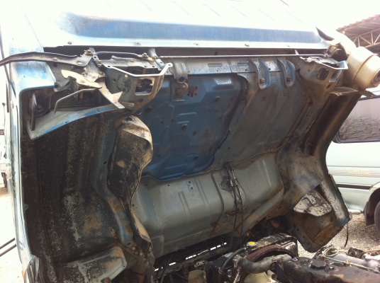 ขายรถบรรทุก 6 ดั้ม ยี่ห้อ ISUZU รุ่น NPR เครื่อง 4BD1 115 แรงม้า รถเดิมมาก