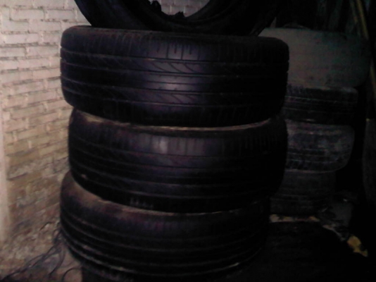ลดราคาอีก2200ด่วนๆเลยครับขายยาง ปิสโตน265/60/18ปี09  4เส้นสวยๆครับ