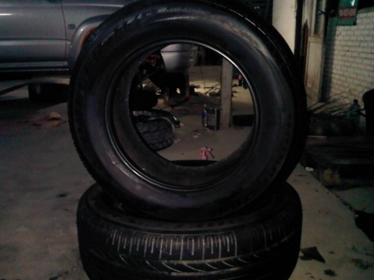 ลดราคาอีก2200ด่วนๆเลยครับขายยาง ปิสโตน265/60/18ปี09  4เส้นสวยๆครับ