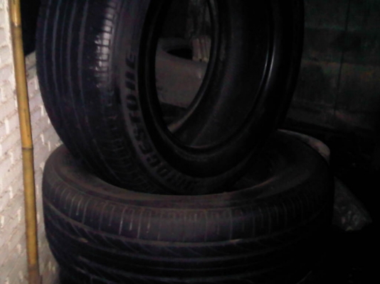 ลดราคาอีก2200ด่วนๆเลยครับขายยาง ปิสโตน265/60/18ปี09  4เส้นสวยๆครับ