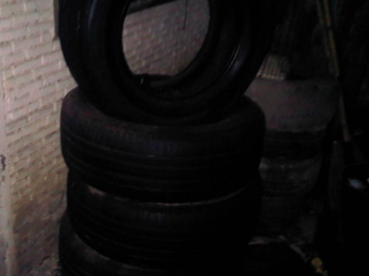 ลดราคาอีก2200ด่วนๆเลยครับขายยาง ปิสโตน265/60/18ปี09  4เส้นสวยๆครับ