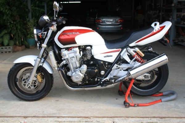 ขาย cb 1300 ปี 2000 แท้ เครื่องบรอนส์ สรรพสามิตแท้ รถเดิม สภาพสวย 149000