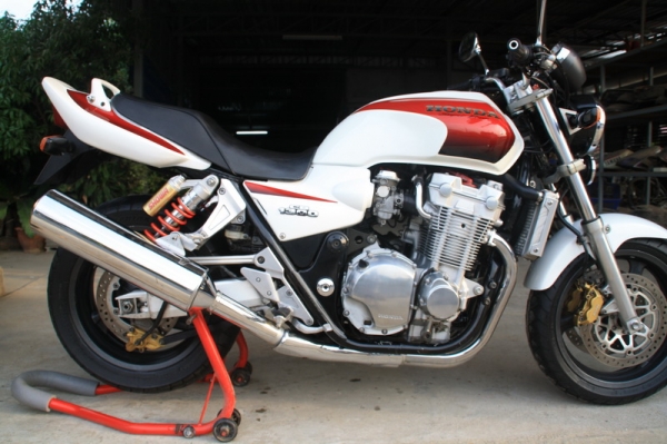 ขาย cb 1300 ปี 2000 แท้ เครื่องบรอนส์ สรรพสามิตแท้ รถเดิม สภาพสวย 149000