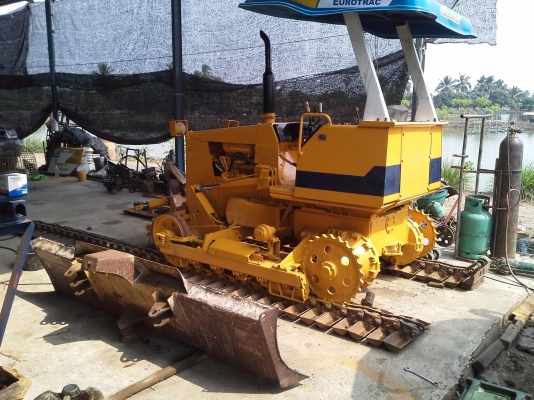 ขายด่วน KOMATSU D20P-6   เครื่องปั้มดีมากๆๆจริงๆๆ  ช่วงล่างดีมาก ๆ  ทำสีใหม่แล้ว