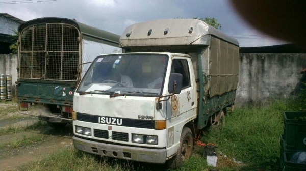 รถอิซูซุ  4  ล้อ    88 แรงม้า  ปี  34   สนใจติดต่อ 081 - 6079515