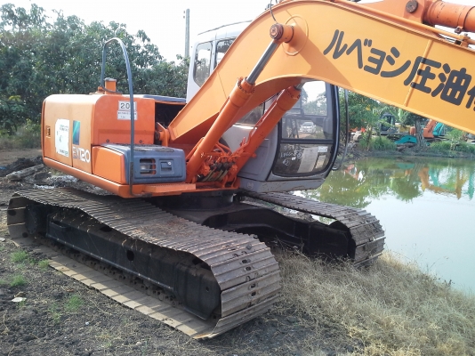 ขายด่วน  HITACHI  EX  120-5   เก่าญี่ปุ่นแท้ ๆๆนำเข้าเอง  ยังไม่เคยใช้งานในไทย  ใบแทรค 70   เครื่องปั้มดี  ไฟฟ้าครบ