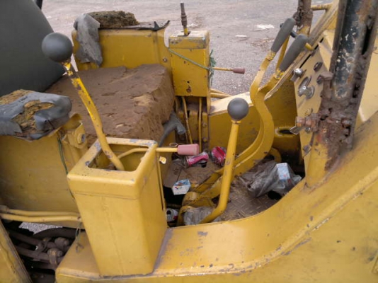 ขายรถตักตีนตะขาบ MITSUBISHI BS3D สภาพสมบูรณ์ ใช้งานอยู่