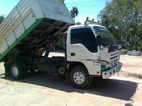 รถอิซูซุ  6 ล้อดั๊ม NQR  150  แรงม้า  ปี 49 สนใจติดต่อ 081 - 6079515