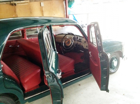 ขายด่วน!!! รถโบราณ Benz 190 สีเขียว!! ขายด่วน!!! รถโบราณ Benz 190 สีเขียว!!