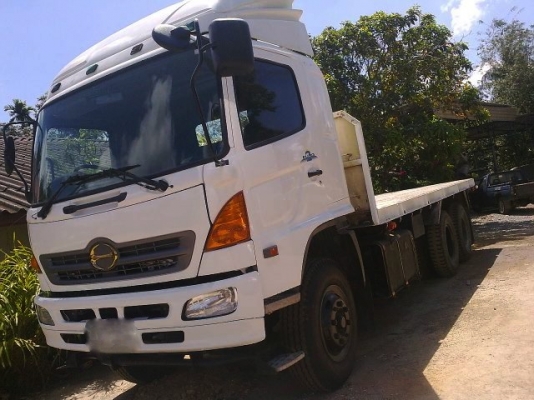 รถฮีโน่ 10 ล้อ พื้นเรียบ  2 เพลา   320 แรงม้า  สนใจติดต่อ 081 - 6079515