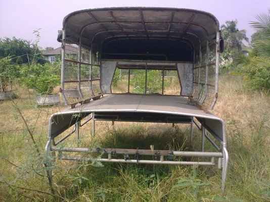 หลังคาเหล็ก nissan big m(ขายอันบนแล้วเหลืออันข้างล่าง)