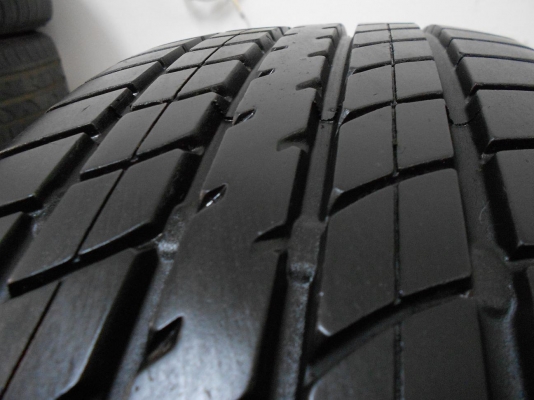 ขายยางดันลอป 195/65/15 ปี 11 ดอกสวยมาก 1 ชุด