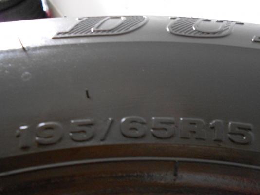 ขายยางดันลอป 195/65/15 ปี 11 ดอกสวยมาก 1 ชุด