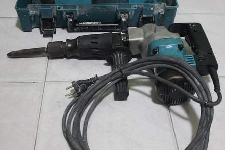 เครื่องสกัดคอนกรีต makita hm 0810 สภาพพร้อมใช้งานครับ