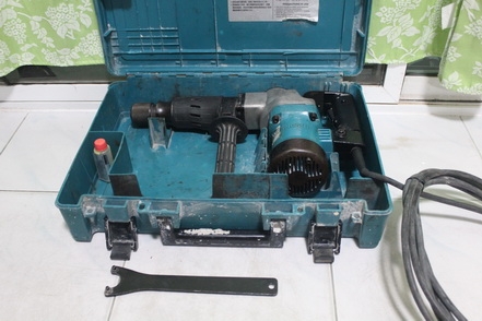 เครื่องสกัดคอนกรีต makita hm 0810 สภาพพร้อมใช้งานครับ