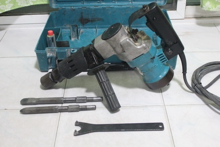 เครื่องสกัดคอนกรีต makita hm 0810 สภาพพร้อมใช้งานครับ