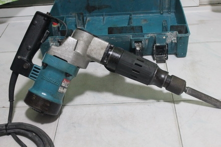 เครื่องสกัดคอนกรีต makita hm 0810 สภาพพร้อมใช้งานครับ