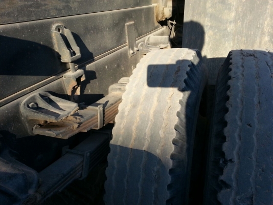 รถฮีโน่ 6 ล้อดั้ม 220 แรงม้า. ปี 55  ( รถวิ่ง 4x,xxx กม. )  สนใจติดต่อ  081 - 6079515