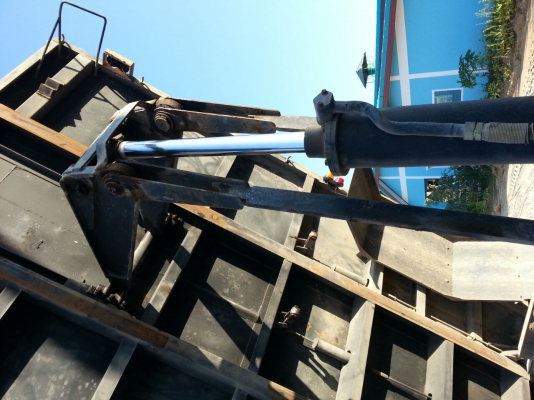 รถฮีโน่ 6 ล้อดั้ม 220 แรงม้า. ปี 55  ( รถวิ่ง 4x,xxx กม. )  สนใจติดต่อ  081 - 6079515