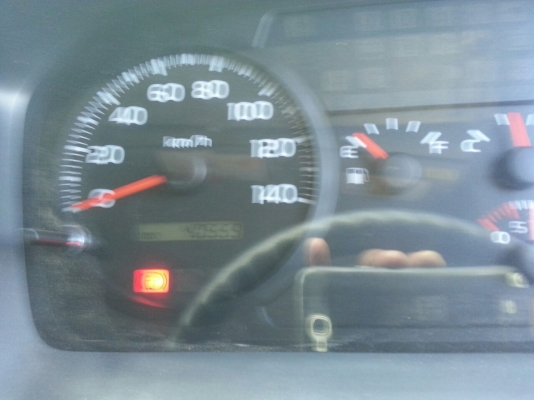 รถฮีโน่ 6 ล้อดั้ม 220 แรงม้า. ปี 55  ( รถวิ่ง 4x,xxx กม. )  สนใจติดต่อ  081 - 6079515