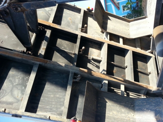 รถฮีโน่ 6 ล้อดั้ม 220 แรงม้า. ปี 55  ( รถวิ่ง 4x,xxx กม. )  สนใจติดต่อ  081 - 6079515