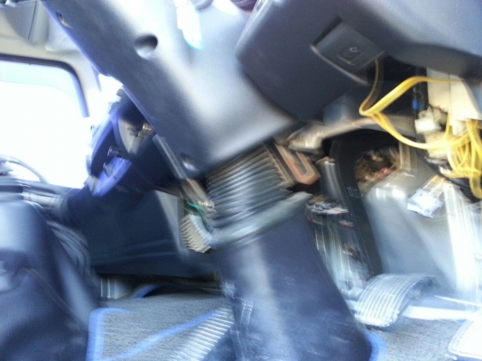 รถฮีโน่ 6 ล้อดั้ม 220 แรงม้า. ปี 55  ( รถวิ่ง 4x,xxx กม. )  สนใจติดต่อ  081 - 6079515