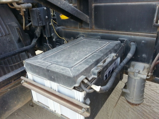 รถฮีโน่ 6 ล้อดั้ม 220 แรงม้า. ปี 55  ( รถวิ่ง 4x,xxx กม. )  สนใจติดต่อ  081 - 6079515