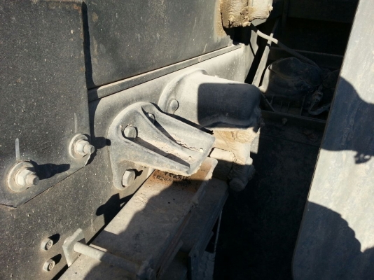 รถฮีโน่ 6 ล้อดั้ม 220 แรงม้า. ปี 55  ( รถวิ่ง 4x,xxx กม. )  สนใจติดต่อ  081 - 6079515