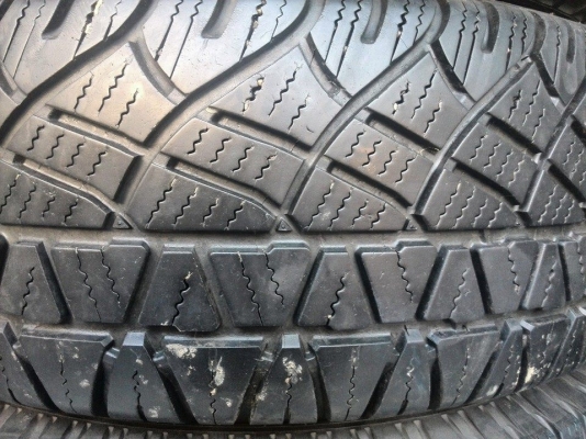 ขายยาง MICHELIN LATITUDE CROSS 245-70-16 ปี13 ดอกหนา เนื้อนิ่ม ชุดละ 7,000 บาท
