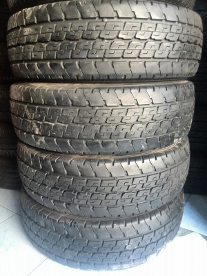 ขายยาง DUNLOP 205-70-15 ปี13 ดอกก้อน เนื้อนิ่ม ชุดละ 5,500 บาท