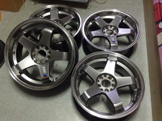 แม็ก SSR ขอบ 17 นิ้วสีไฮเปอร์ 10 รู 114 และ 100 กว้าง 7.5 นิ้ว