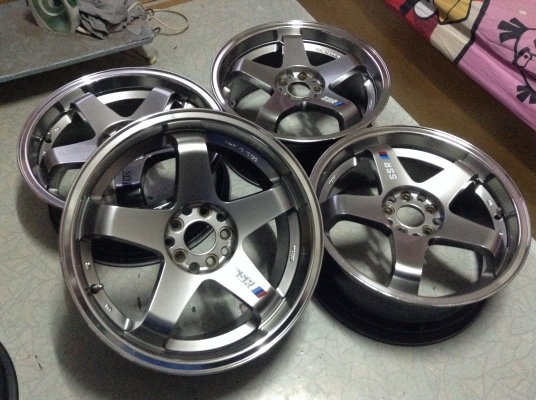 แม็ก SSR ขอบ 17 นิ้วสีไฮเปอร์ 10 รู 114 และ 100 กว้าง 7.5 นิ้ว