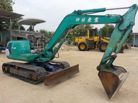 แบคโฮเล็ก KOMATSU PC40-7 เก่าญี่ปุ่นแท้ แทรคเหล็กใหม่ แบคโฮเล็ก KOMATSU PC40-7 เก่าญี่ปุ่นแท้ แทรคเหล็กใหม่
