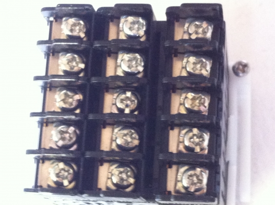 เครื่องควบคุมอณหภูมิ TEMPERATURE CONTROLLER ยี่ห้อ OMRON