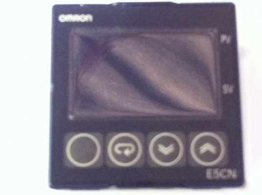 เครื่องควบคุมอณหภูมิ TEMPERATURE CONTROLLER ยี่ห้อ OMRON