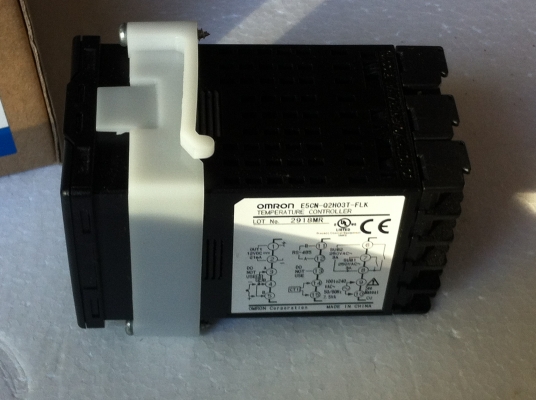 เครื่องควบคุมอณหภูมิ TEMPERATURE CONTROLLER ยี่ห้อ OMRON