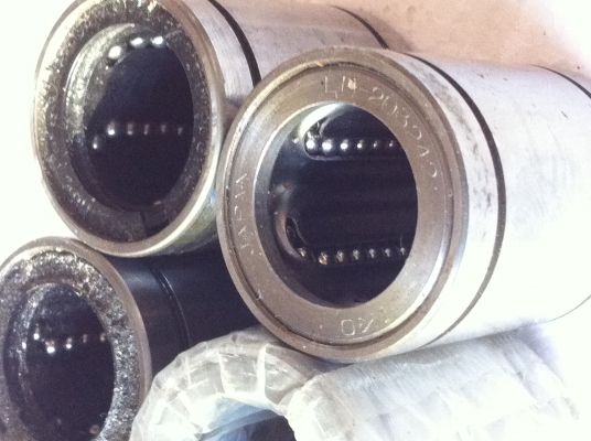 Linear Bushings ขนาดใช้กับเพลา 20 มม.ใช้ในการนำเลื่อนเคลื่อนที่ไปในแนวแกนเชิงเส้น Linear Bushings ขนาดใช้กับเพลา 20 มม.ใช้ในการนำเลื่อนเคลื่อนที่ไปในแนวแกนเชิงเส้น