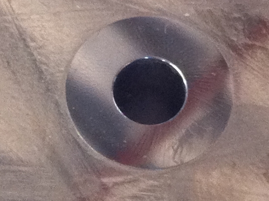 ไกด์ปลอกนำเจาะมีสองขนาด 6 และ 8 มม. ตรงกลางทำความโหละแข็งพิเศษ