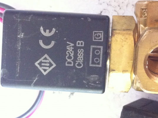 โซลินอยด์วาล์วเอนกประสงค์ SMC สามทางขนาดท่อ 15 มม. ใช้ไฟDC 24 V.