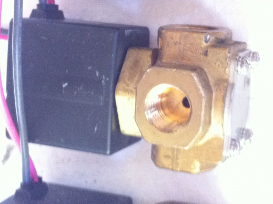 โซลินอยด์วาล์วเอนกประสงค์ SMC สามทางขนาดท่อ 15 มม. ใช้ไฟDC 24 V.