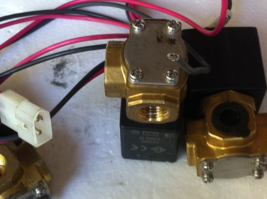 โซลินอยด์วาล์วเอนกประสงค์ SMC สามทางขนาดท่อ 15 มม. ใช้ไฟDC 24 V.