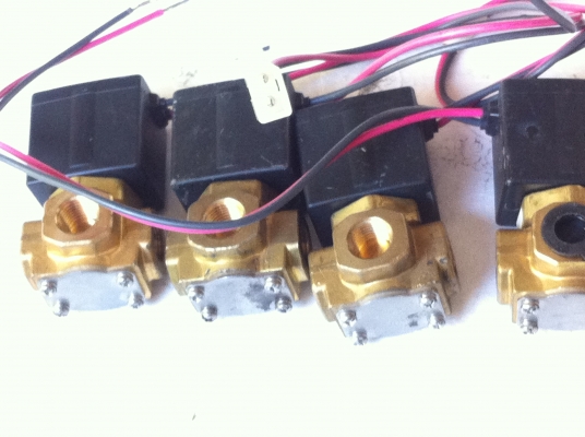 โซลินอยด์วาล์วเอนกประสงค์ SMC สามทางขนาดท่อ 15 มม. ใช้ไฟDC 24 V.