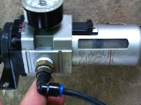 ชุดดักน้ำและปรับแรงดันลม SMC จากญี่ปุ่น ปรับแรงลมได้มากถึง 0.05 -0.85 MPa ชุดดักน้ำและปรับแรงดันลม SMC จากญี่ปุ่น ปรับแรงลมได้มากถึง 0.05 -0.85 MPa