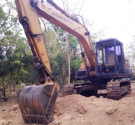 KOMATSU PC 120-3 เอกสารเล่มทะเบียนครบ เครื่องเดิมๆปั๊มเดิมแรงดีทำงานไม่โหลดครับ ภายในเก๋งคอนโทรลยาวควบคุมง่ายคล่องตัว ภายนอกบอดี้สวยเดิม ช่วงล่างเอวแน่น โรลเลอร์โซ่บูทใบแทรกหนาดีประมาณ 60\% พร้อมทำงานได้เลย ราคาต่อรองได้ครับ