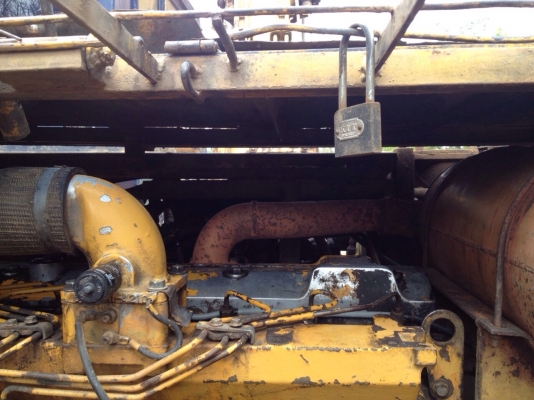 KOMATSU PC 120-3 เอกสารเล่มทะเบียนครบ เครื่องเดิมๆปั๊มเดิมแรงดีทำงานไม่โหลดครับ ภายในเก๋งคอนโทรลยาวควบคุมง่ายคล่องตัว ภายนอกบอดี้สวยเดิม ช่วงล่างเอวแน่น โรลเลอร์โซ่บูทใบแทรกหนาดีประมาณ 60\% พร้อมทำงานได้เลย ราคาต่อรองได้ครับ