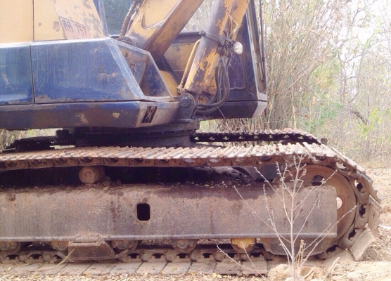 KOMATSU PC 120-3 เอกสารเล่มทะเบียนครบ เครื่องเดิมๆปั๊มเดิมแรงดีทำงานไม่โหลดครับ ภายในเก๋งคอนโทรลยาวควบคุมง่ายคล่องตัว ภายนอกบอดี้สวยเดิม ช่วงล่างเอวแน่น โรลเลอร์โซ่บูทใบแทรกหนาดีประมาณ 60\% พร้อมทำงานได้เลย ราคาต่อรองได้ครับ