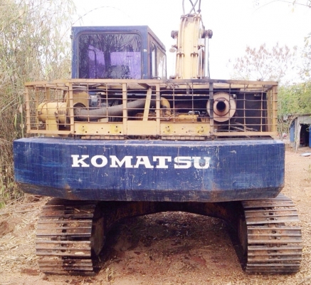 KOMATSU PC 120-3 เอกสารเล่มทะเบียนครบ เครื่องเดิมๆปั๊มเดิมแรงดีทำงานไม่โหลดครับ ภายในเก๋งคอนโทรลยาวควบคุมง่ายคล่องตัว ภายนอกบอดี้สวยเดิม ช่วงล่างเอวแน่น โรลเลอร์โซ่บูทใบแทรกหนาดีประมาณ 60\% พร้อมทำงานได้เลย ราคาต่อรองได้ครับ