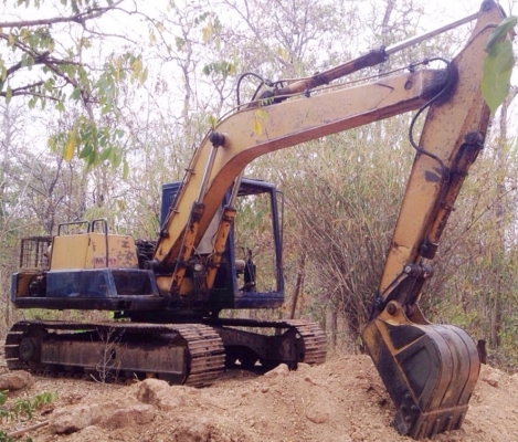 KOMATSU PC 120-3 เอกสารเล่มทะเบียนครบ เครื่องเดิมๆปั๊มเดิมแรงดีทำงานไม่โหลดครับ ภายในเก๋งคอนโทรลยาวควบคุมง่ายคล่องตัว ภายนอกบอดี้สวยเดิม ช่วงล่างเอวแน่น โรลเลอร์โซ่บูทใบแทรกหนาดีประมาณ 60\% พร้อมทำงานได้เลย ราคาต่อรองได้ครับ